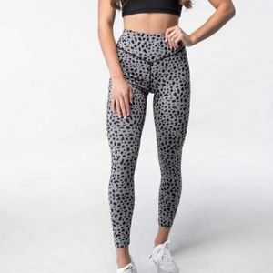 Like New!!! Balance Athletica Midnight Snow Leopard Size Medium
